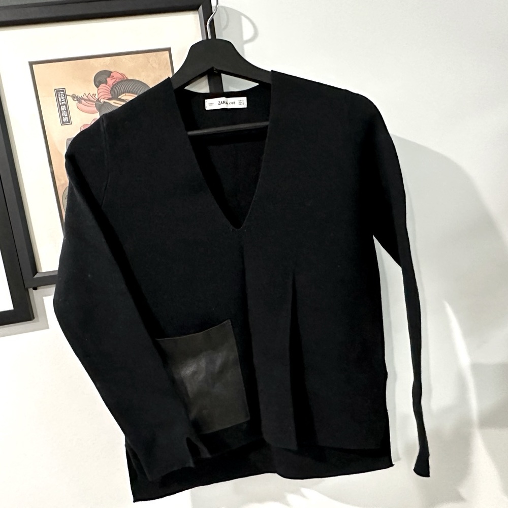 Zara knit,Black,Small size, Unworn.This material was soft and cozy to touch.